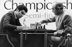 Kasparov vs Karpov in Moscow, 1984 : r/pics