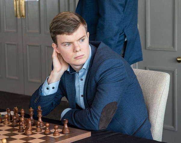 In April 2014, Carlsen's 100-game performance rating reached 2900 for a  duration of 2 games (likely the only time in history that this has been  achieved). : r/chess